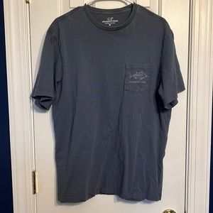 Vineyard Vines tshirt in medium